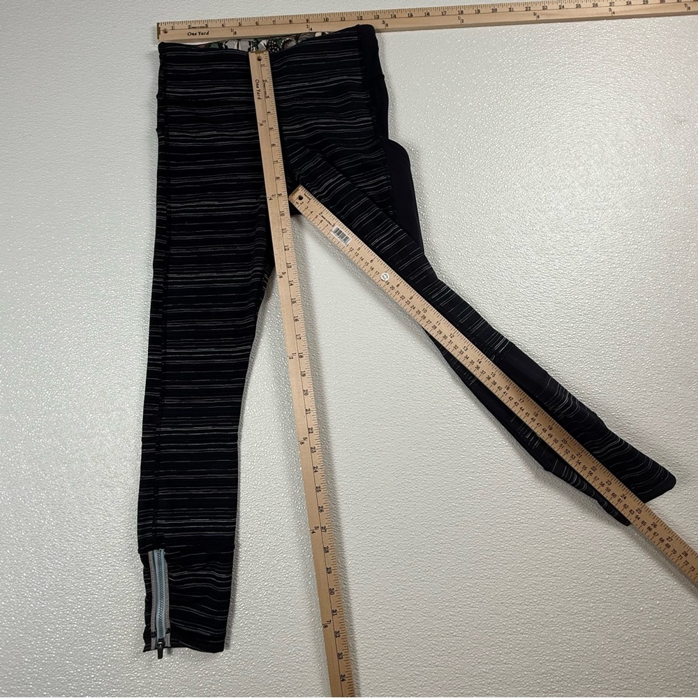 Lululemon Run The World 7/8 Tight Cyber Stripe Naval Blue Black‎ / Naval Blue 4 - Picture 13 of 13